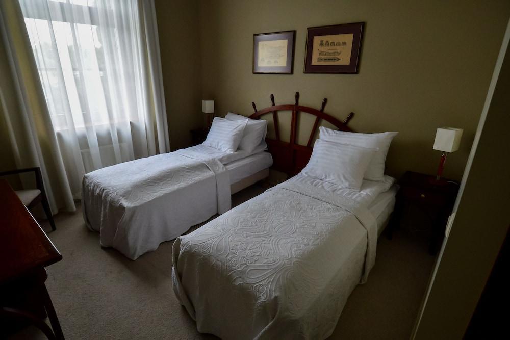 Port Hotel Ādaži Eksteriør billede