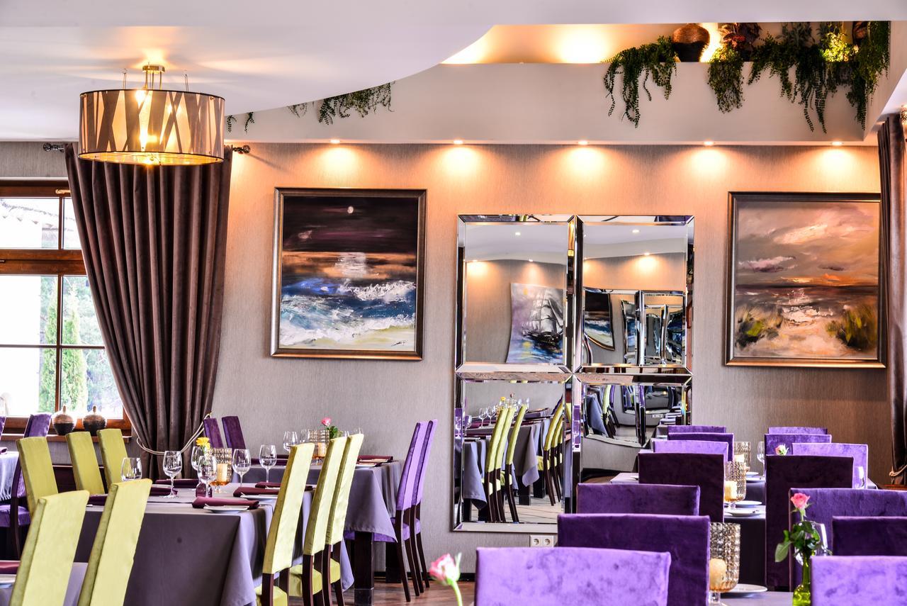 Port Hotel Ādaži Eksteriør billede