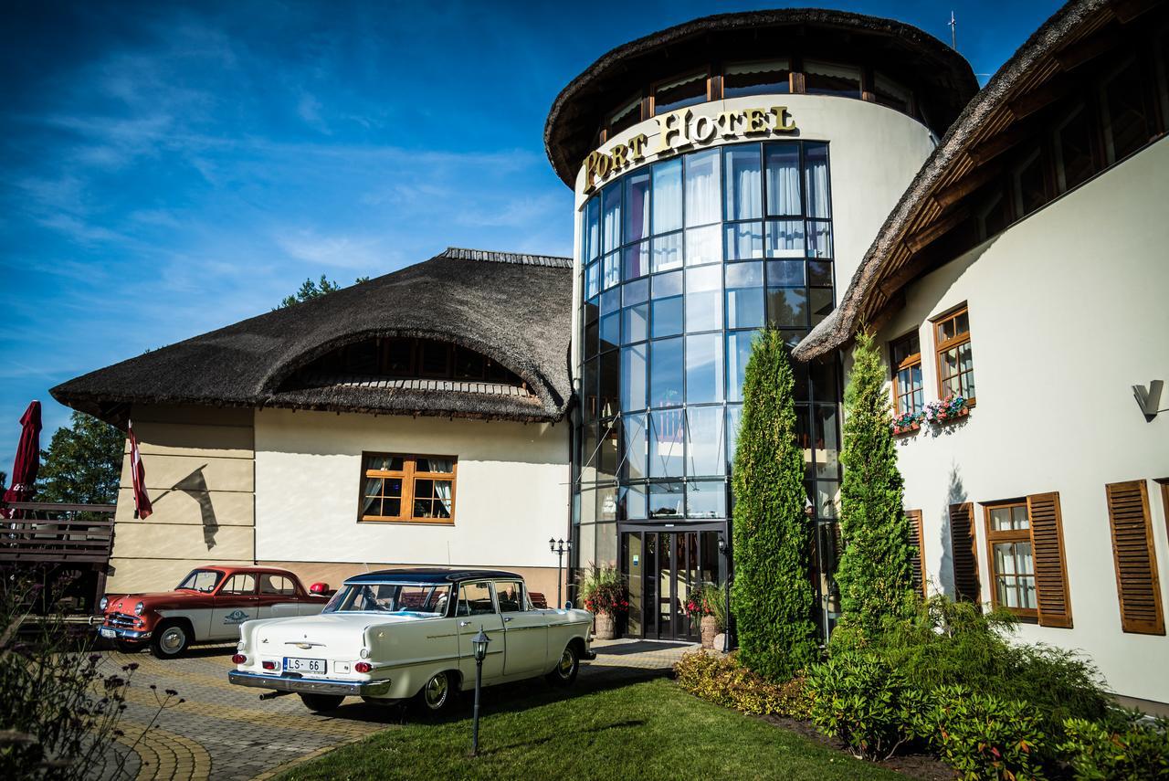 Port Hotel Ādaži Eksteriør billede