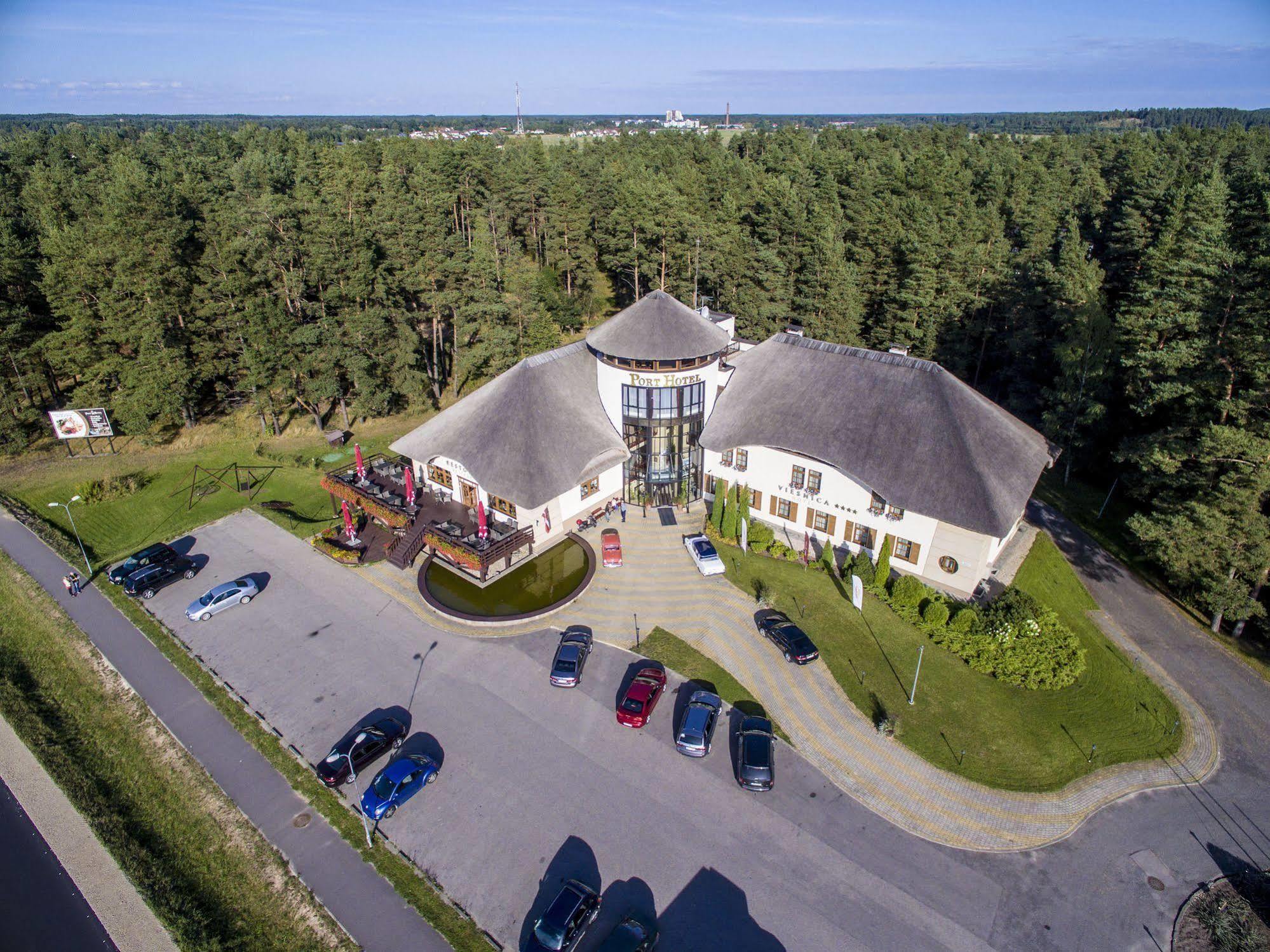 Port Hotel Ādaži Eksteriør billede