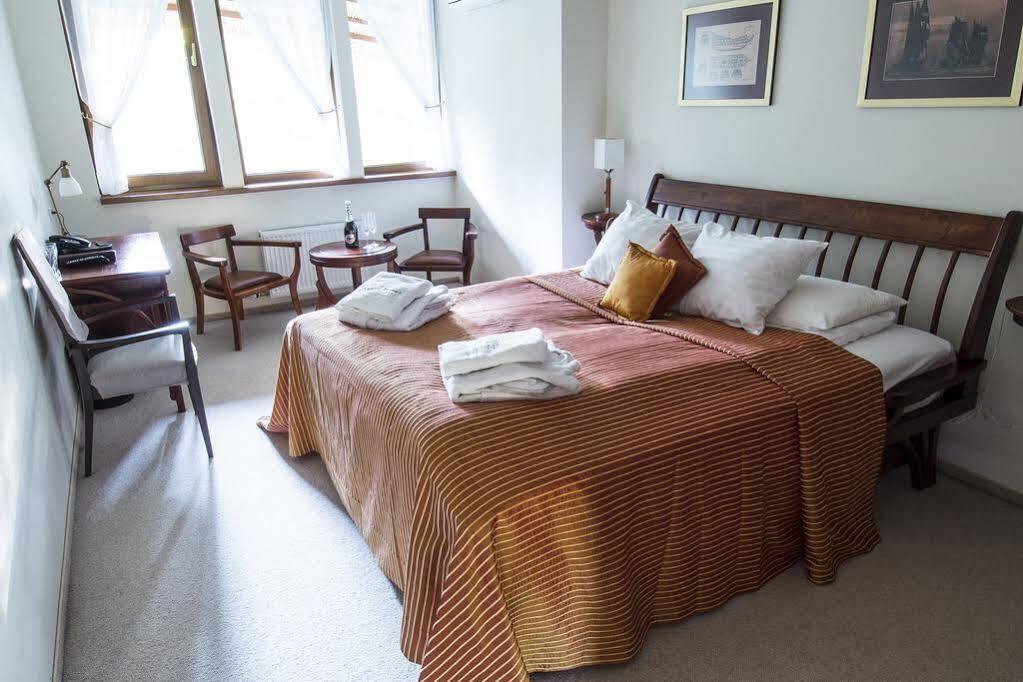 Port Hotel Ādaži Eksteriør billede